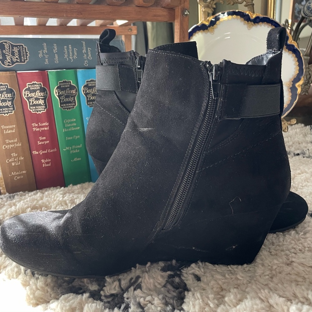 Solanz Black Wedge Ankle Boots - Picture 9 of 9